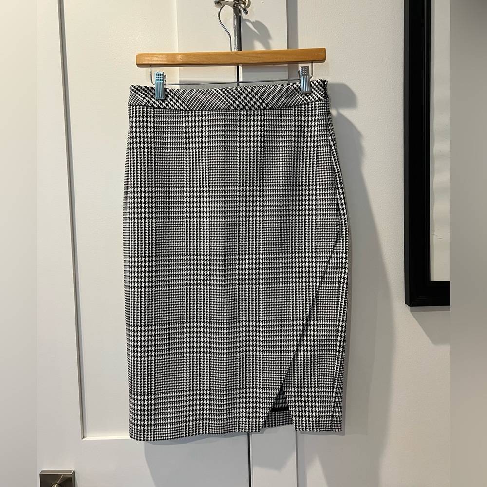 Banana Republic Pencil Skirt, size - 4